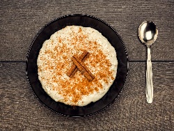 Мляко с ориз с вода, захар и масло в мултикукър - снимка на рецептата